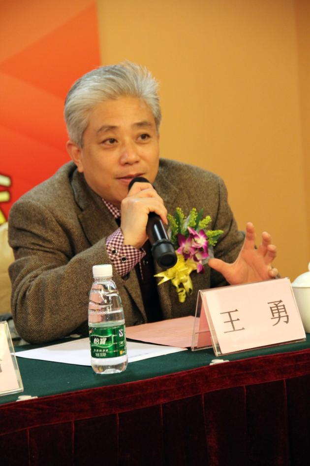 圖6、企業(yè)市場總監(jiān)王勇主持會議